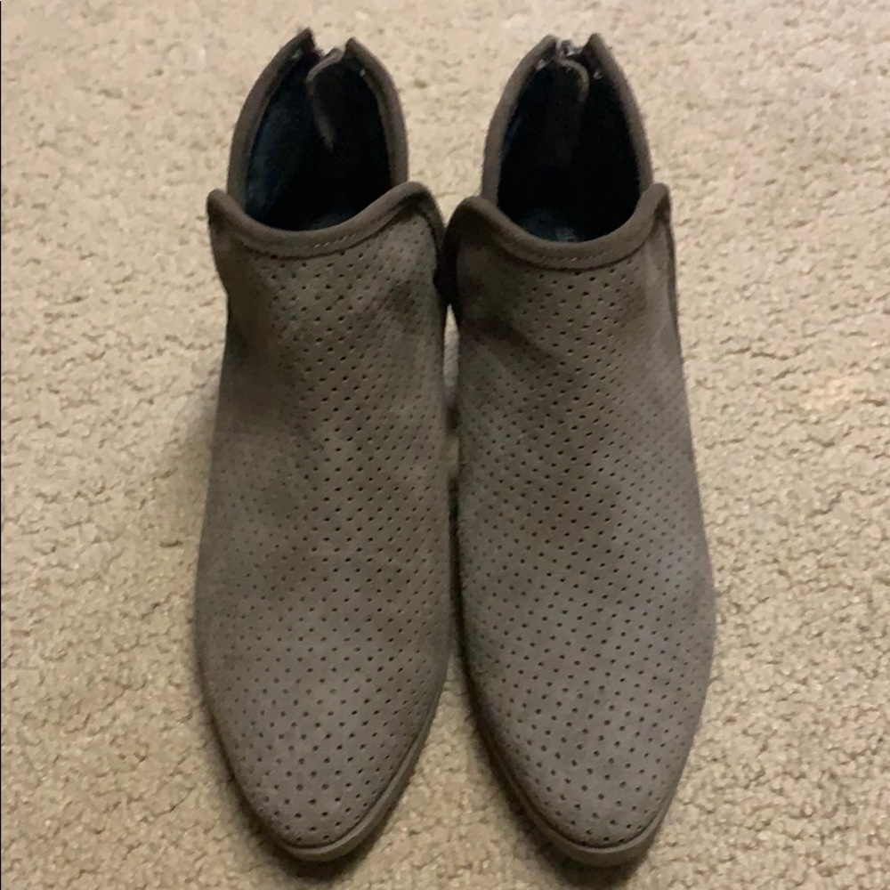 Adam Tucker bootie size 9